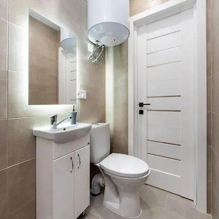 Шикарные Апартаменты, Ревудского 40В, 3 Мин Пешком М Харьковская Kyiv Exterior photo