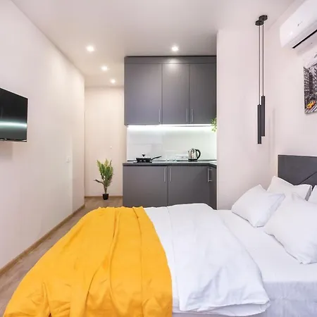 Шикарные Апартаменты, Ревудского 40В, 3 Мин Пешком М Харьковская Kyiv Exterior photo