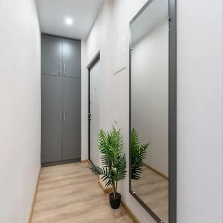 Шикарные Апартаменты, Ревудского 40В, 3 Мин Пешком М Харьковская Kyiv Exterior photo