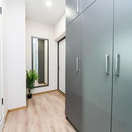 Шикарные Апартаменты, Ревудского 40В, 3 Мин Пешком М Харьковская Kyiv Exterior photo