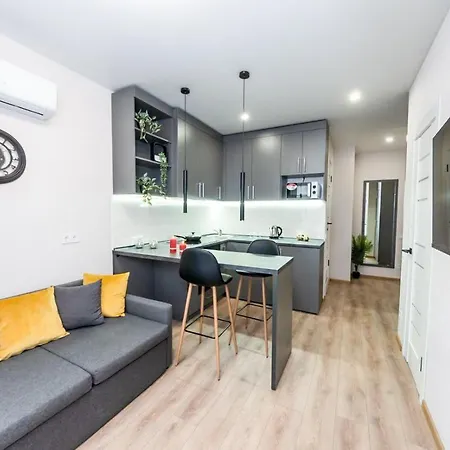 Шикарные Апартаменты, Ревудского 40В, 3 Мин Пешком М Харьковская Kyiv Exterior photo