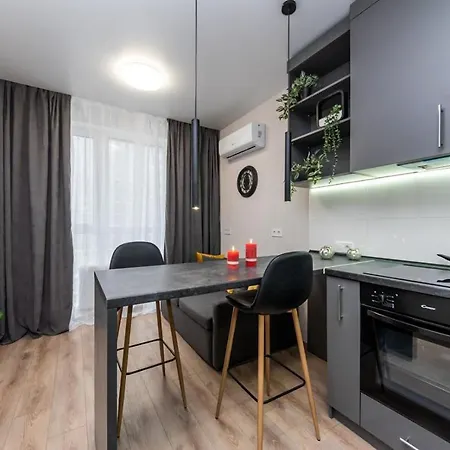 Шикарные Апартаменты, Ревудского 40В, 3 Мин Пешком М Харьковская Kyiv Exterior photo