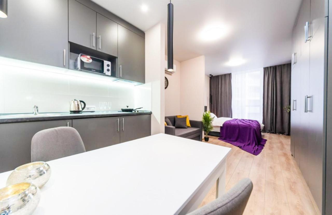 шикарные апартаменты, ревудского 40в, 3 мин пешком м харьковская Apartment