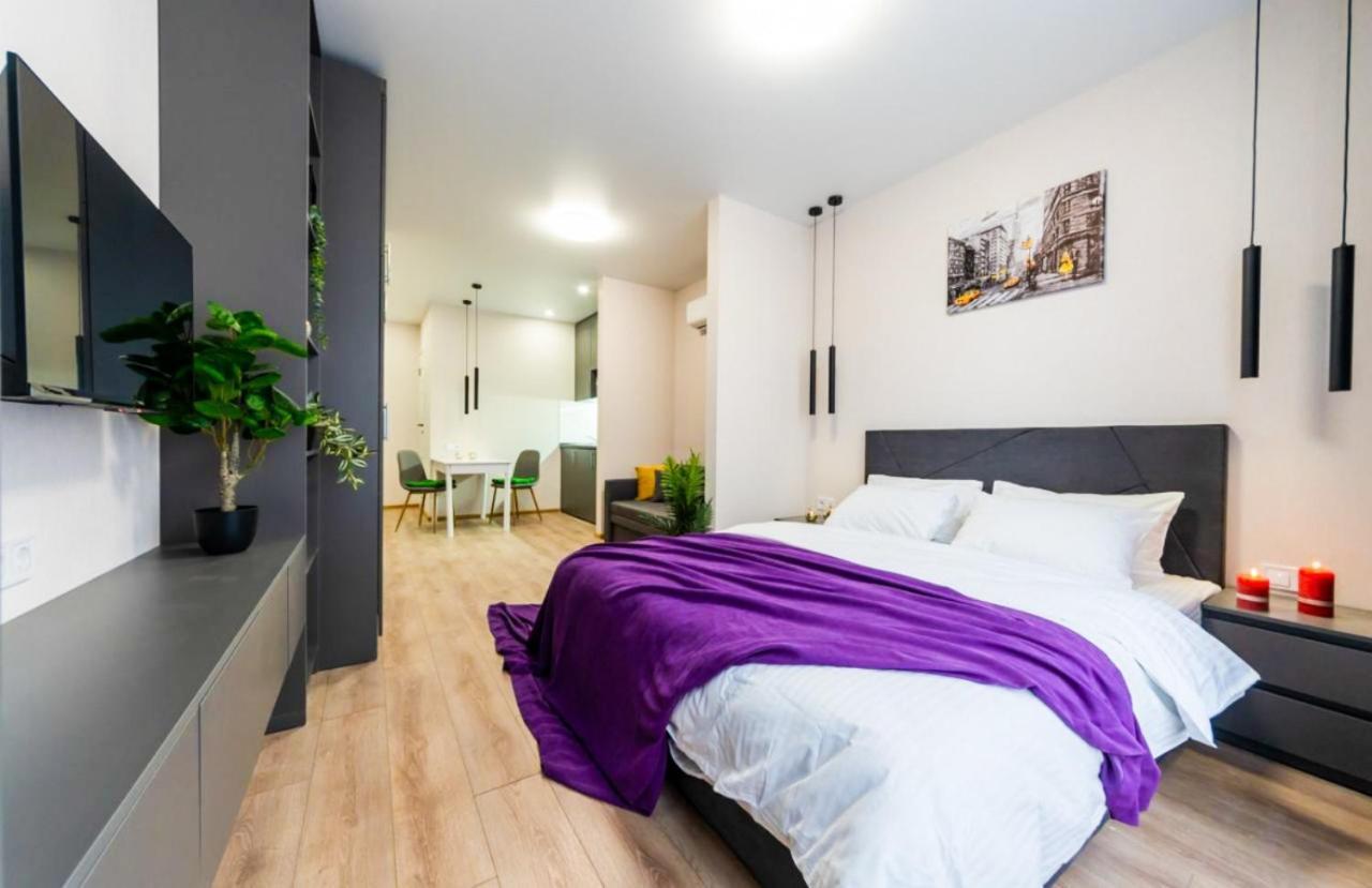шикарные апартаменты, ревудского 40в, 3 мин пешком м харьковская Apartment