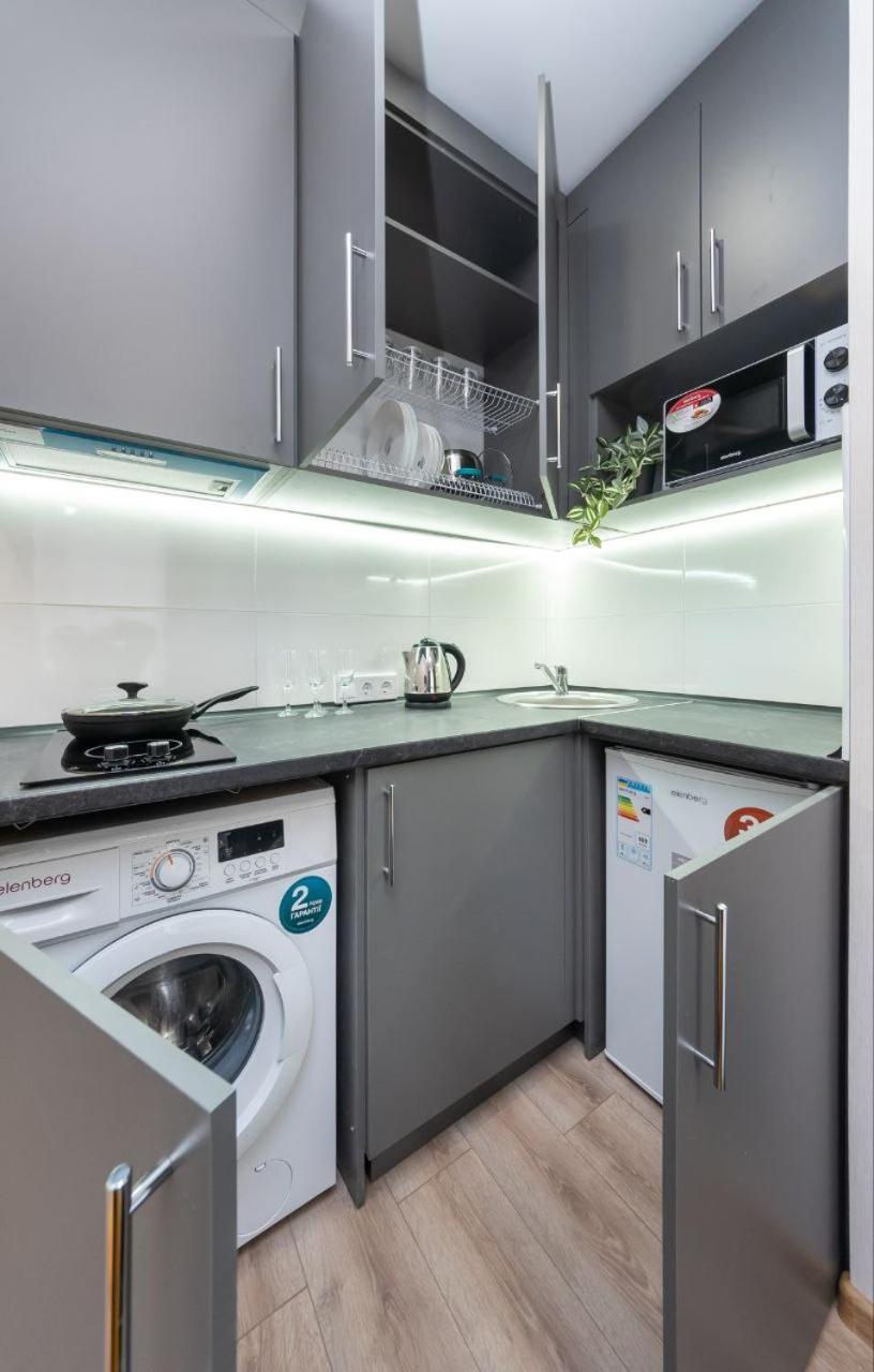 Apartment шикарные апартаменты, ревудского 40в, 3 мин пешком м харьковская Kyiv